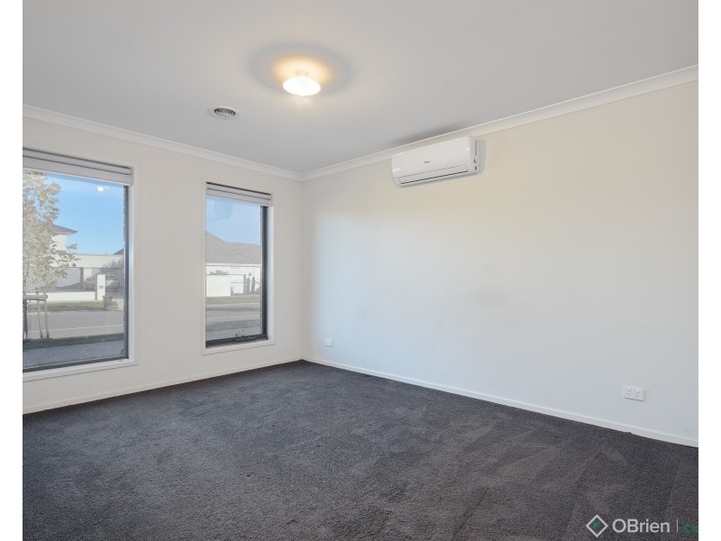 8 Paramount Drive, Warragul VIC 3820