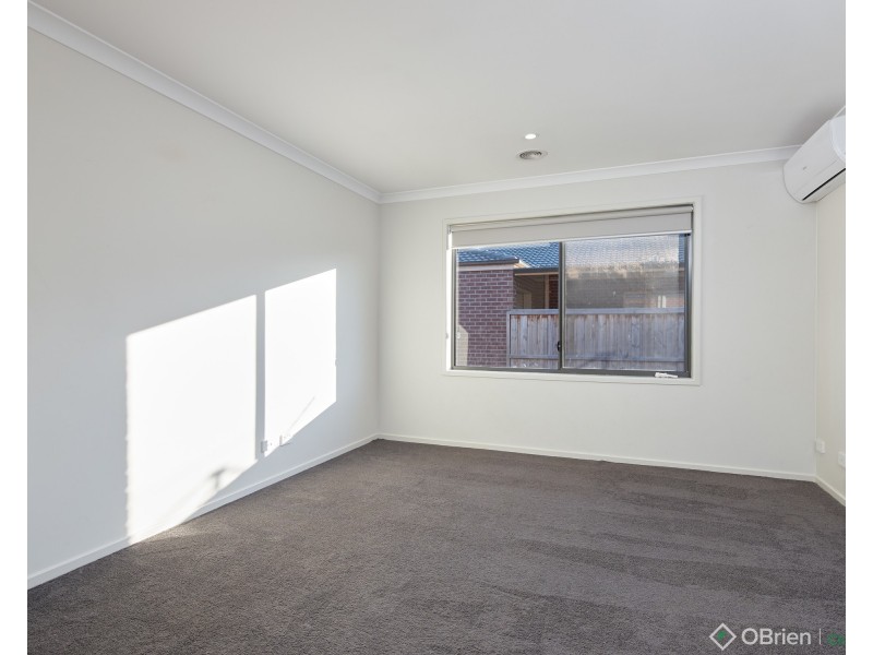 8 Paramount Drive, Warragul VIC 3820