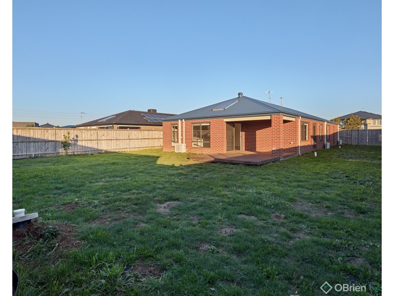 8 Paramount Drive, Warragul VIC 3820