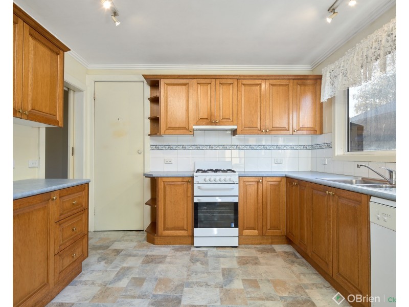 16 Longwarry Road, Drouin VIC 3818