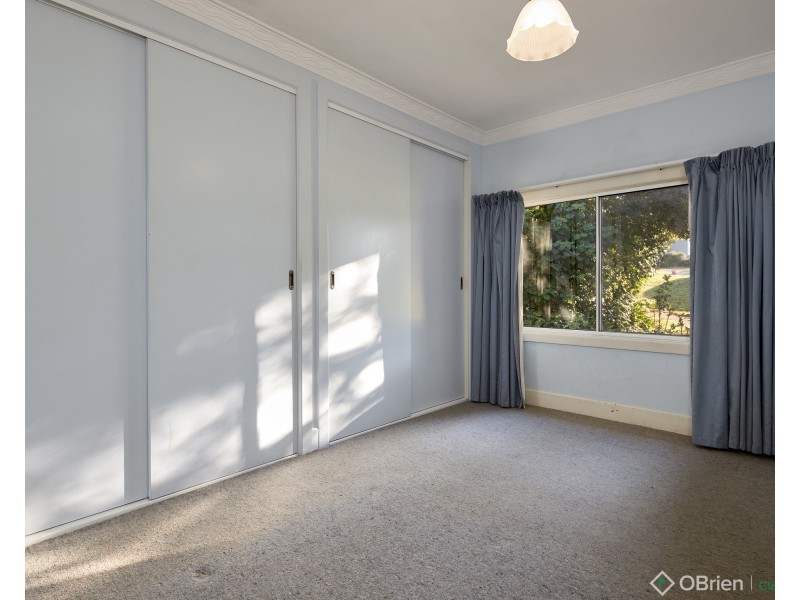 16 Longwarry Road, Drouin VIC 3818