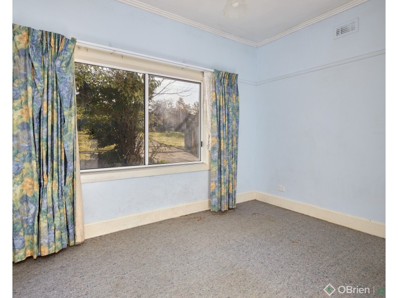 16 Longwarry Road, Drouin VIC 3818