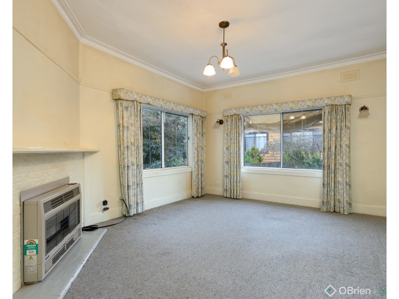 16 Longwarry Road, Drouin VIC 3818