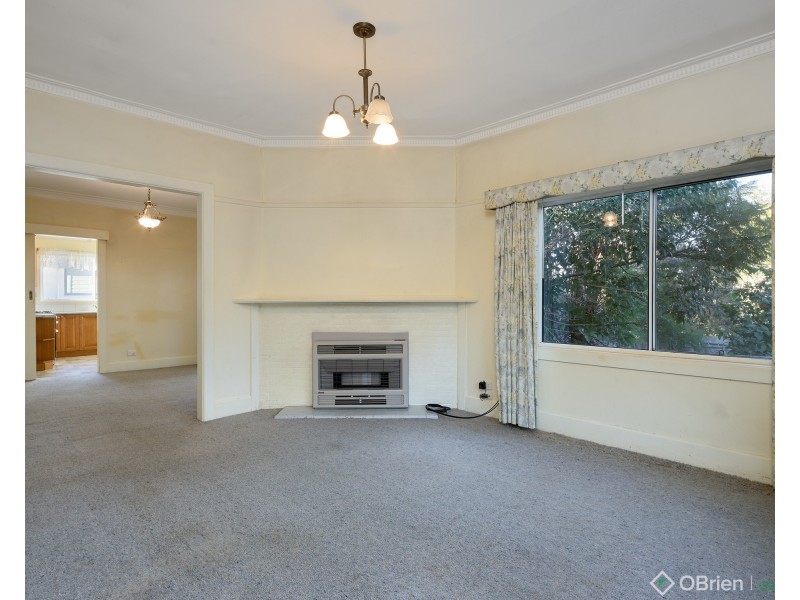 16 Longwarry Road, Drouin VIC 3818