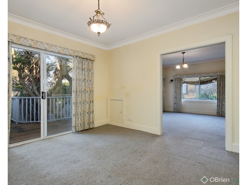 16 Longwarry Road, Drouin VIC 3818