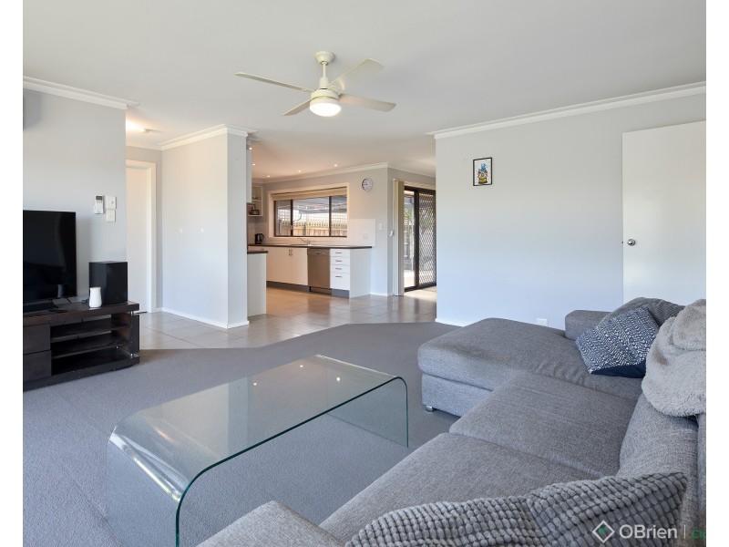 12 Moe Street, Drouin VIC 3818