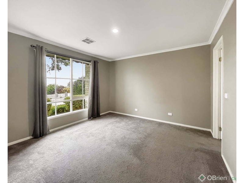 8 Wolff Street, Drouin VIC 3818