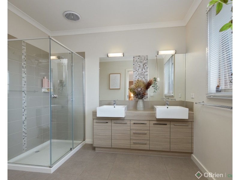 48 Walker Drive, Drouin VIC 3818