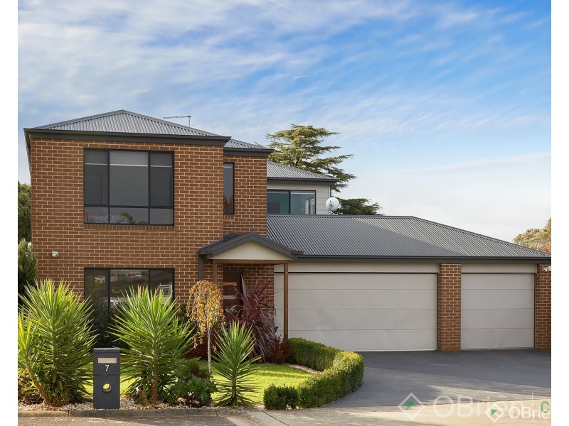 7 Charlwood Court, Drouin VIC 3818