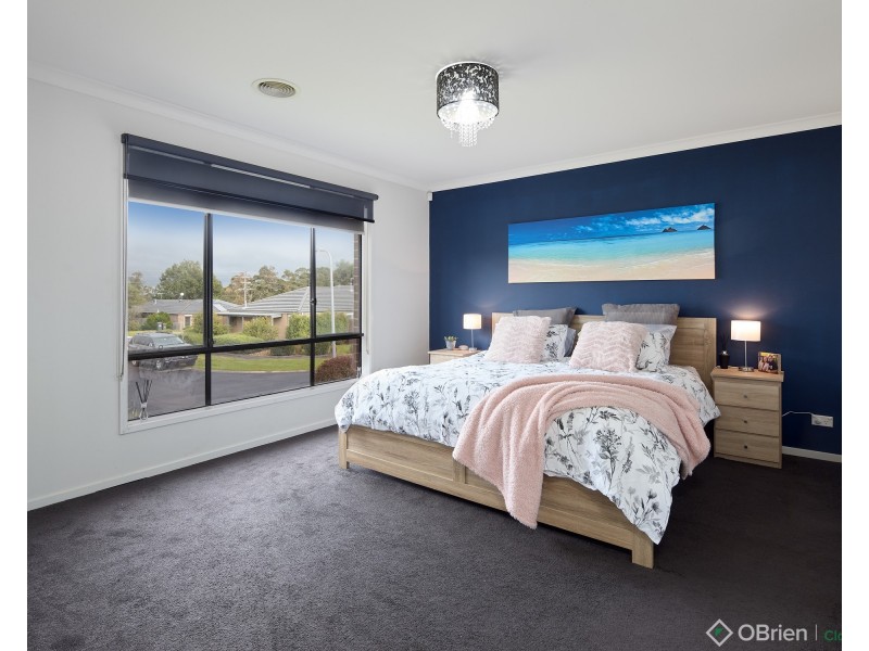 7 Charlwood Court, Drouin VIC 3818