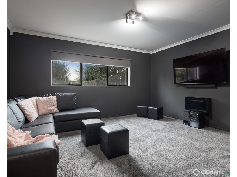 7 Charlwood Court, Drouin VIC 3818