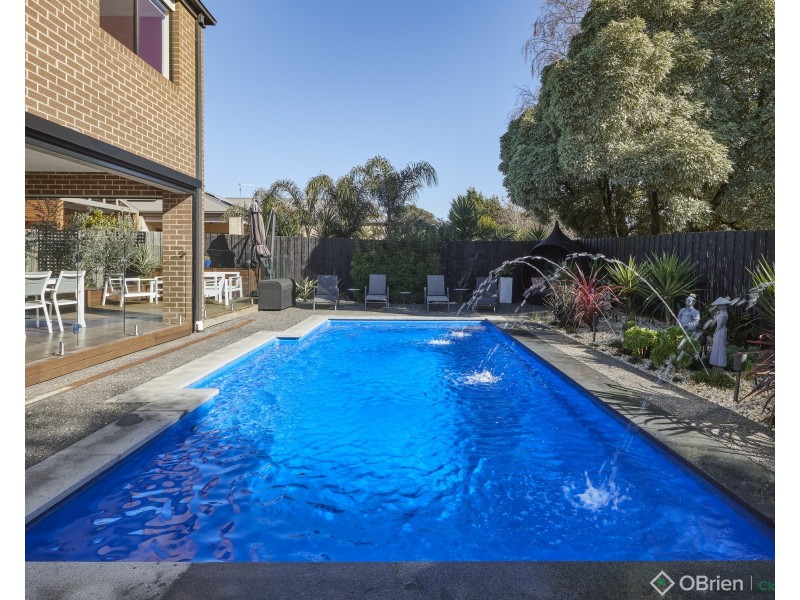 7 Charlwood Court, Drouin VIC 3818