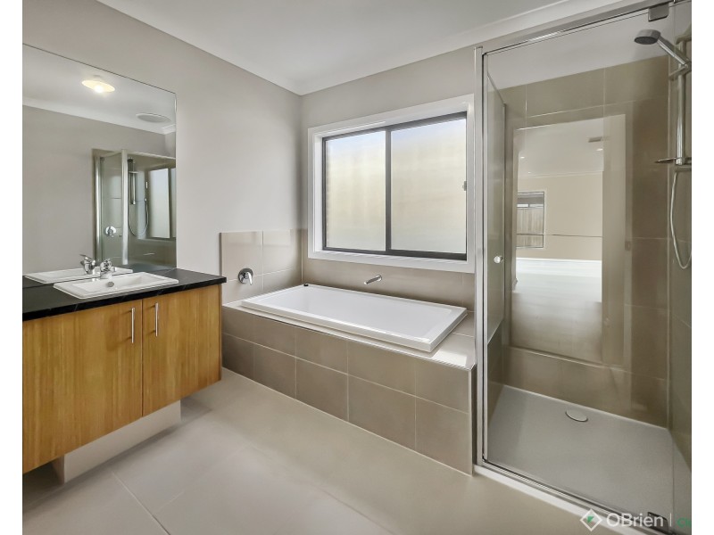 13 Kurrajong Road, Warragul VIC 3820