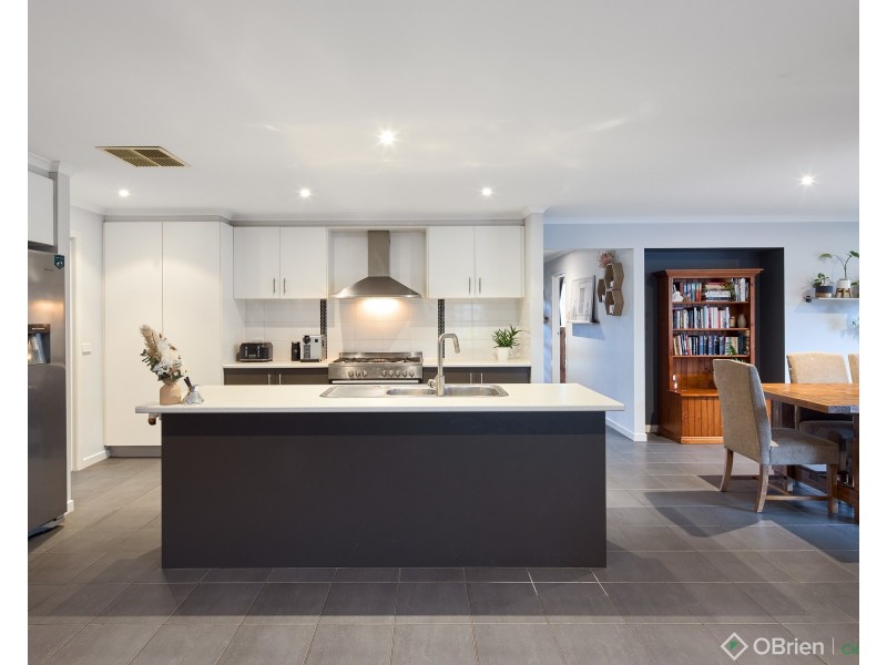 19 Holland Street, Drouin VIC 3818