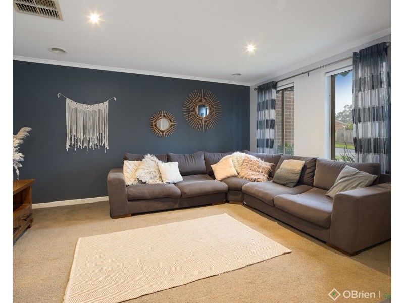 19 Holland Street, Drouin VIC 3818