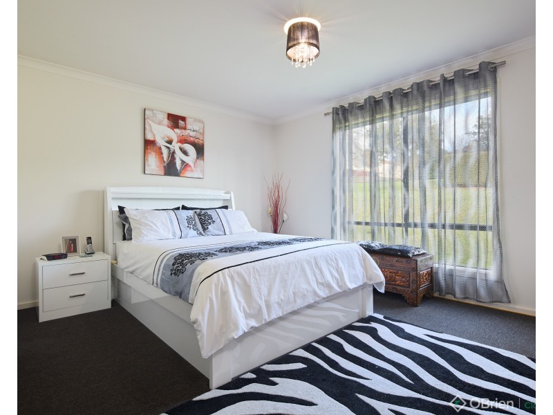 9 Park View Road, Drouin VIC 3818