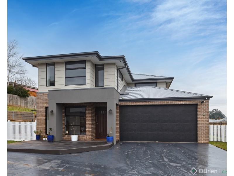 33 Wakeful Crescent, Drouin VIC 3818