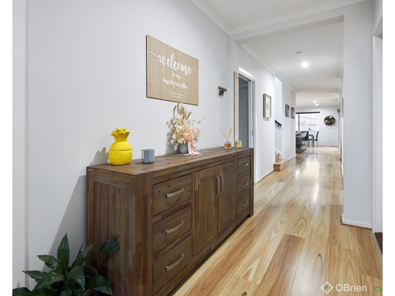 33 Wakeful Crescent, Drouin VIC 3818