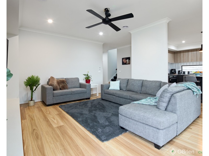 33 Wakeful Crescent, Drouin VIC 3818