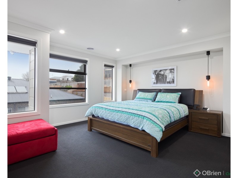 33 Wakeful Crescent, Drouin VIC 3818