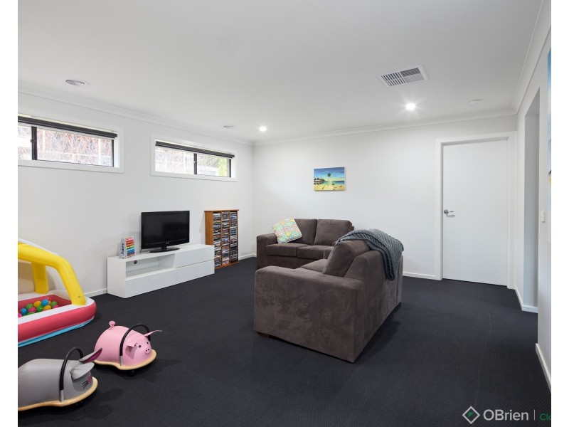 33 Wakeful Crescent, Drouin VIC 3818