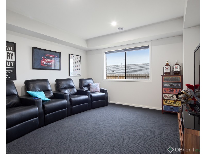 33 Wakeful Crescent, Drouin VIC 3818