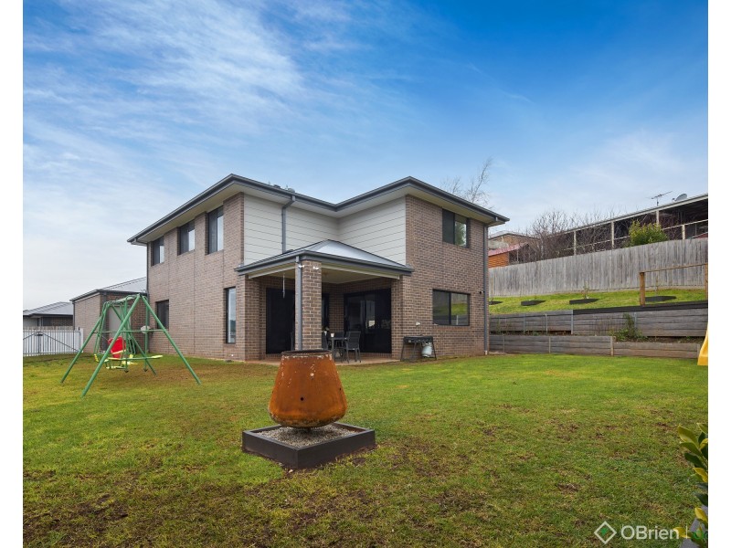 33 Wakeful Crescent, Drouin VIC 3818