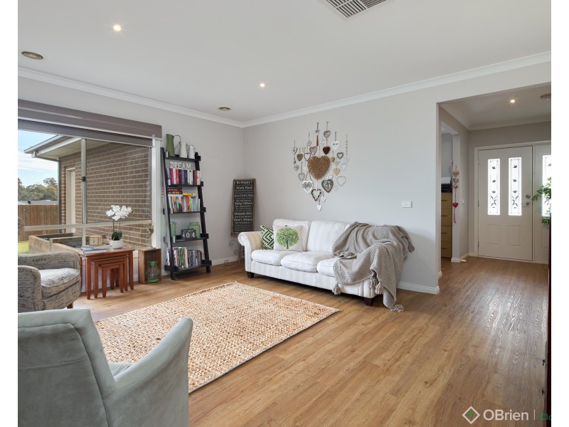 44 Kensington Square, Drouin VIC 3818