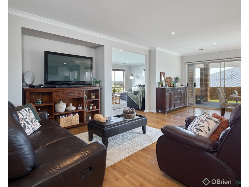 44 Kensington Square, Drouin VIC 3818