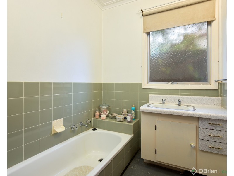 12 Charles Street, Drouin VIC 3818