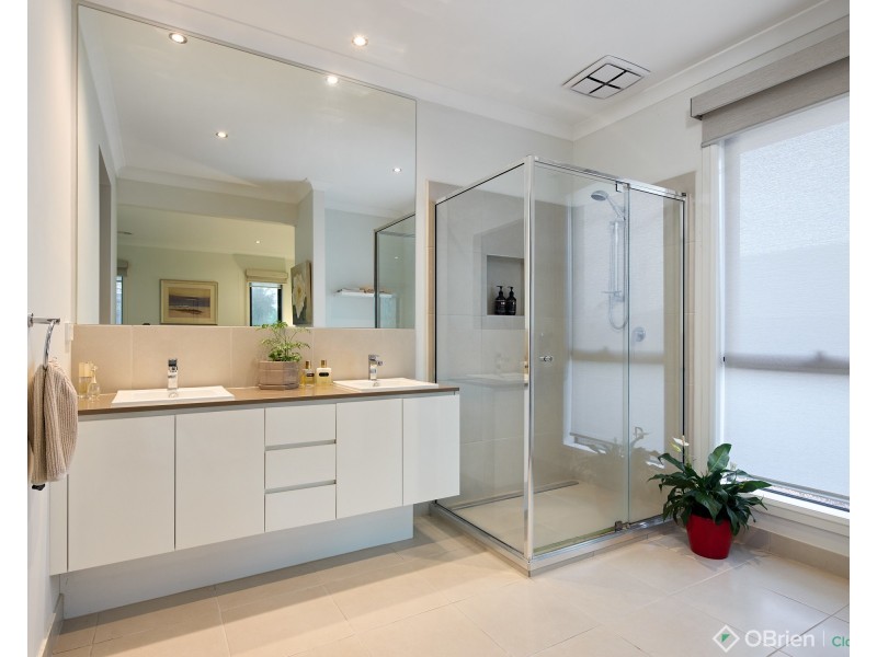 14 Golden Avenue, Warragul VIC 3820
