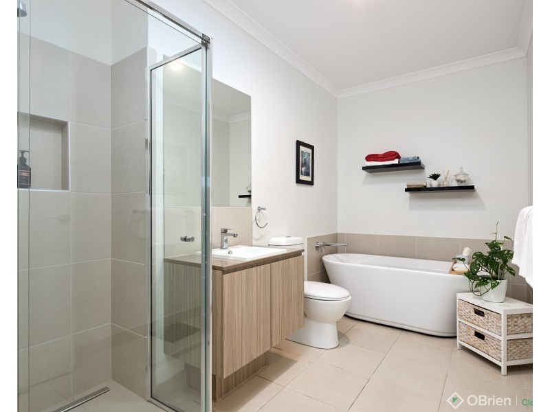 14 Golden Avenue, Warragul VIC 3820