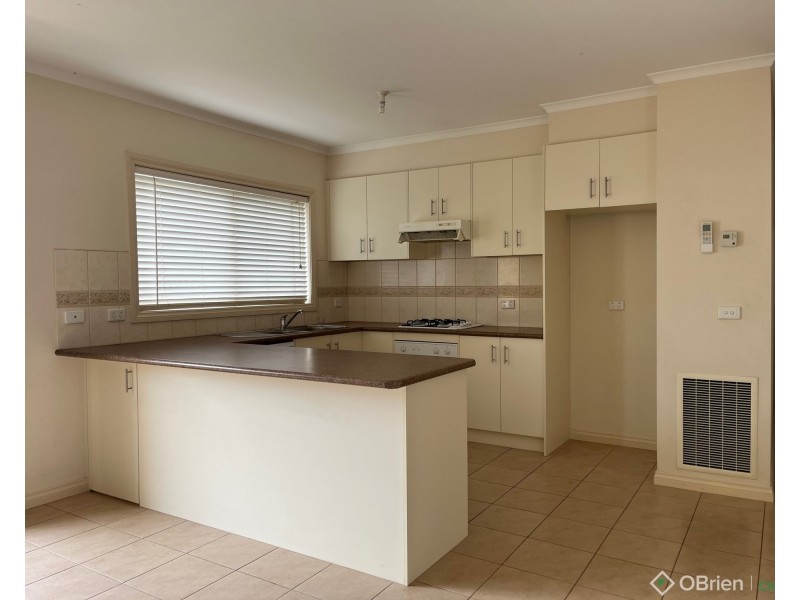 2/7 Lampard Road, Drouin VIC 3818