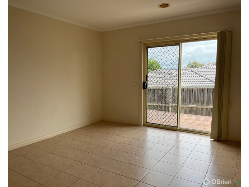 2/7 Lampard Road, Drouin VIC 3818