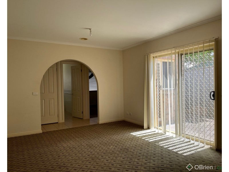 2/7 Lampard Road, Drouin VIC 3818