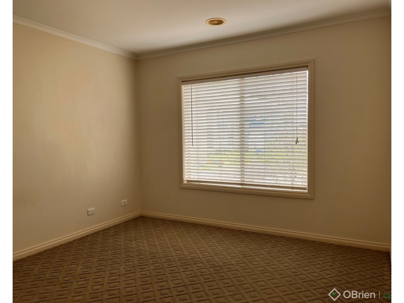 2/7 Lampard Road, Drouin VIC 3818