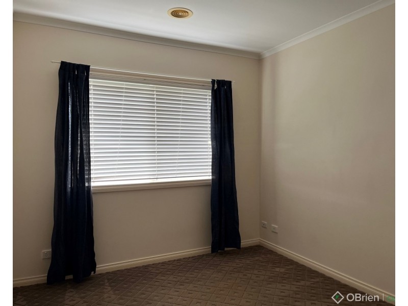 2/7 Lampard Road, Drouin VIC 3818