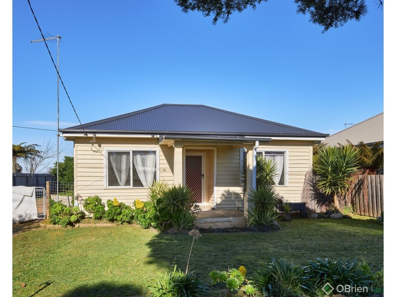 10 Fairchild Street, Drouin VIC 3818