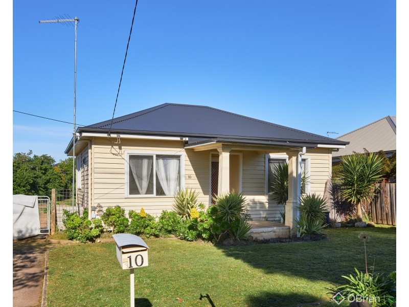 10 Fairchild Street, Drouin VIC 3818
