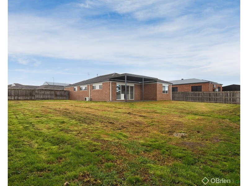 25 Sweetwater Place, Moe VIC 3825