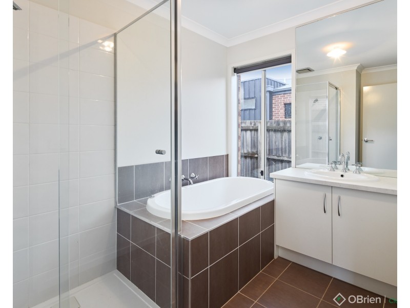25 Sweetwater Place, Moe VIC 3825