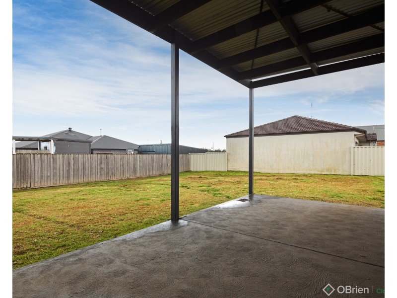 25 Sweetwater Place, Moe VIC 3825