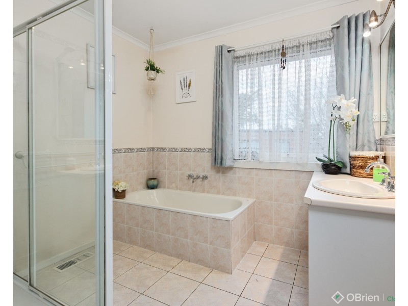 4 Main South Road, Drouin VIC 3818