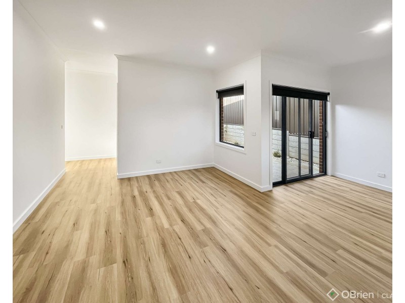 3/8 Lampard Road, Drouin VIC 3818