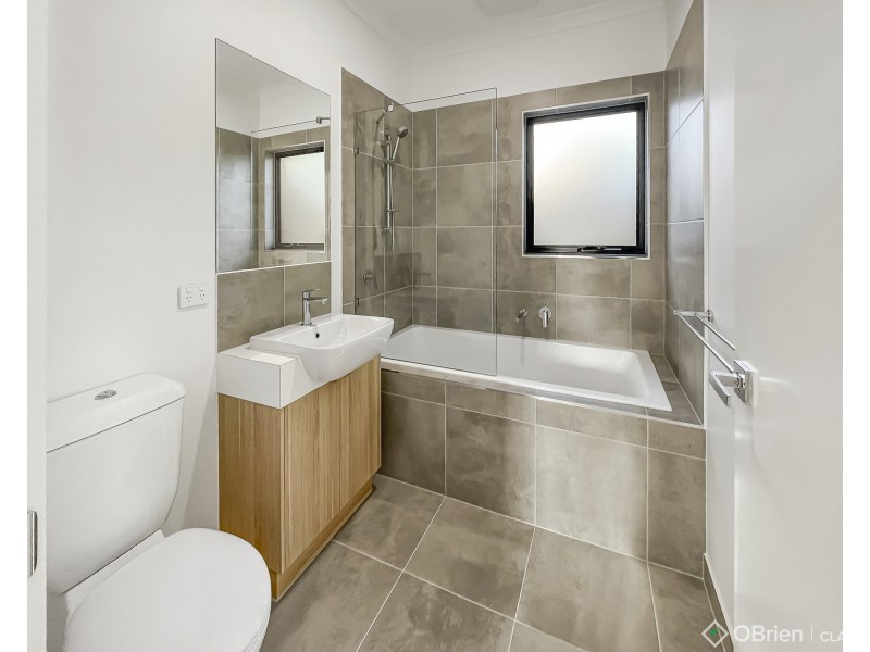 3/8 Lampard Road, Drouin VIC 3818