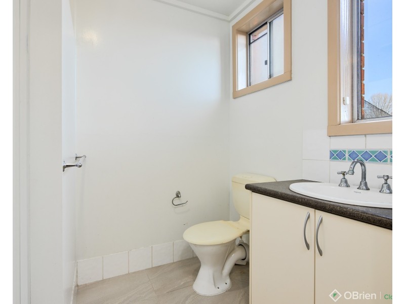 3/6 Railway Avenue, Drouin VIC 3818