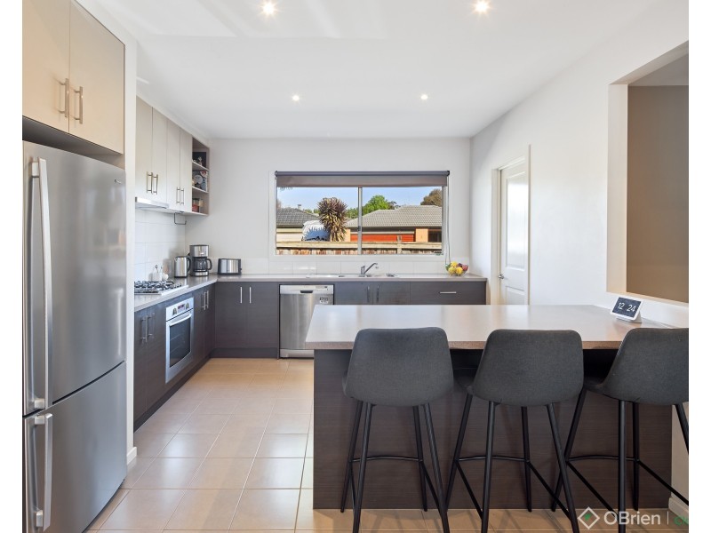 27 Rivendale Crescent, Drouin VIC 3818