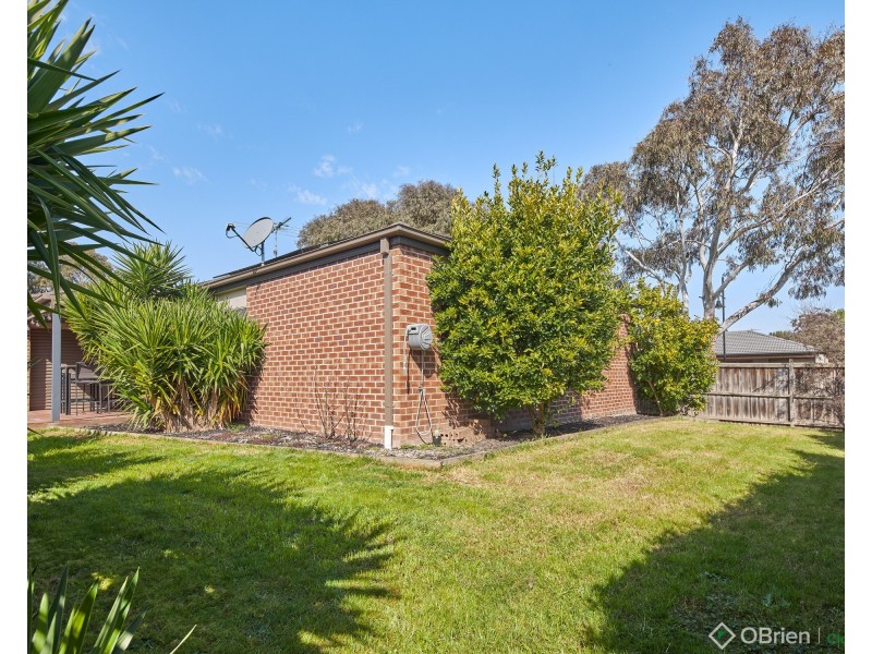 27 Rivendale Crescent, Drouin VIC 3818