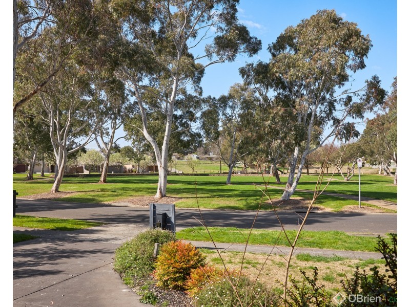 27 Rivendale Crescent, Drouin VIC 3818