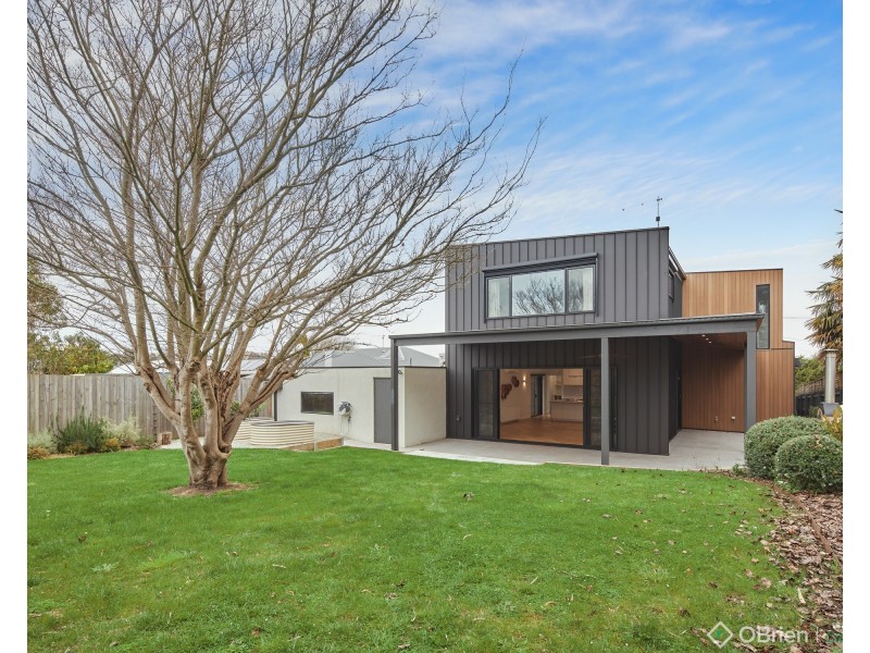 16 Montgomery Street, Warragul VIC 3820
